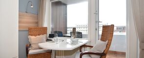 Metropol, Whg. 62, Landseite